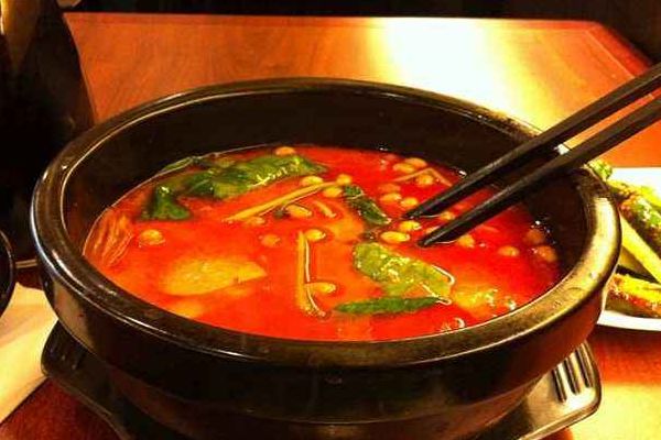 阿香米線全國多少家店？加盟阿香米線有哪些優(yōu)勢？