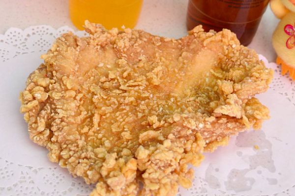大臉雞排和正新雞排哪個出名？有什么不同之處呢？
