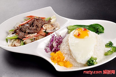 三個大叔黑椒牛肉飯 口味棒自然生意好
