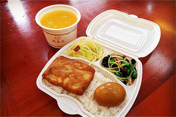 加盟八仟客快餐多少錢