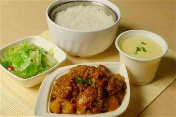 加盟八仟客快餐多少錢