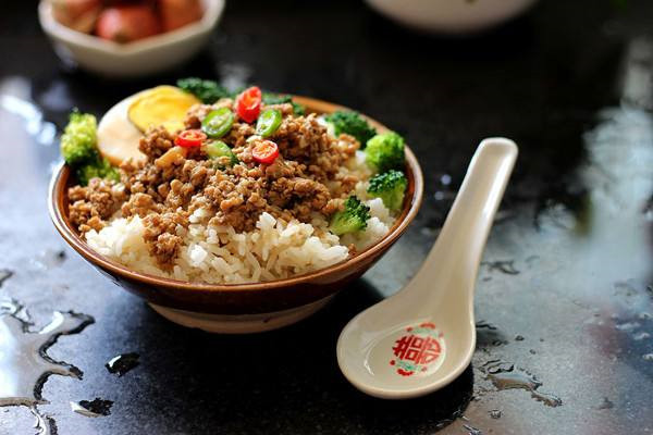 阿婆鹵肉飯加盟費
