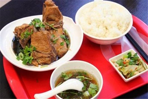 萬和春排骨米飯