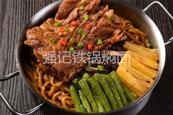 強記鐵鍋燜面