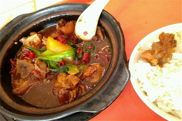 三人眾黃燜雞米飯加盟費多少