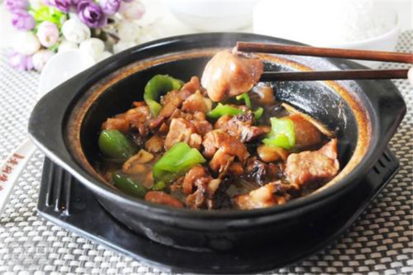 三人眾黃燜雞米飯加盟費多少