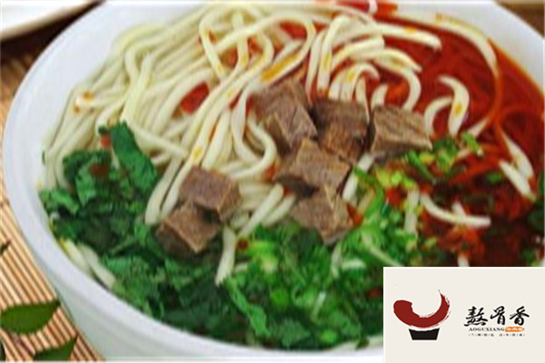 熬骨香牛肉拉面