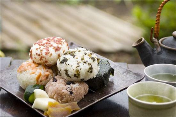 牛團團飯團加盟費
