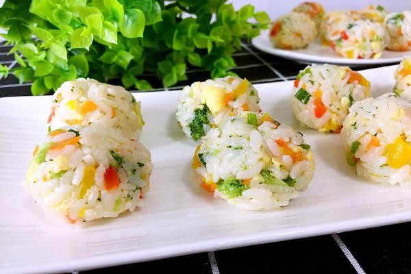 一捧飯團賺錢嗎
