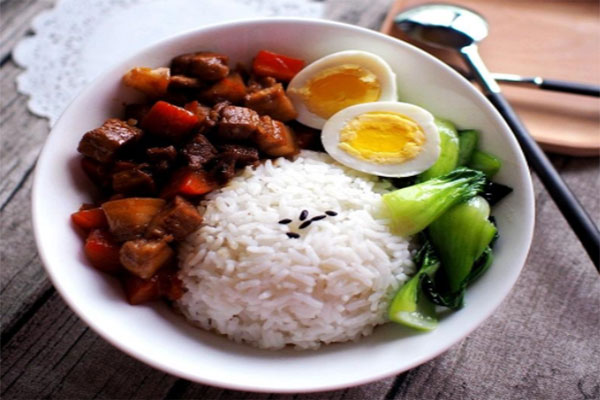 鍋先森臺灣鹵肉飯是騙局嗎