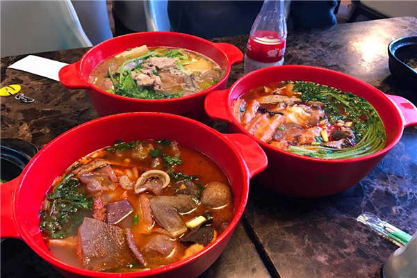 麻辣燙開在店多的地方可以嗎