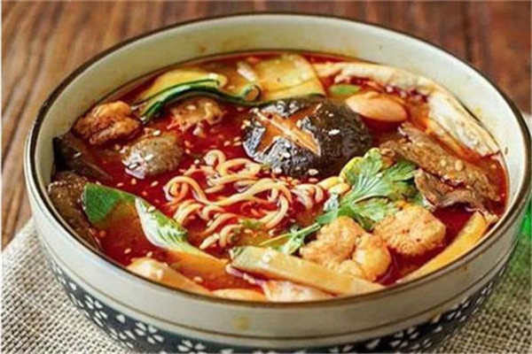 現在開麻辣燙掙錢嗎
