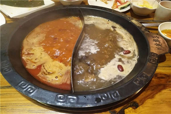 月滿大江火鍋出名嗎