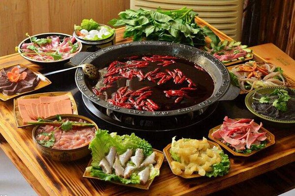 麻辣無情火鍋開店