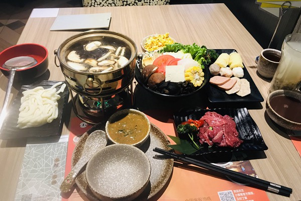 小輝哥火鍋總部地址