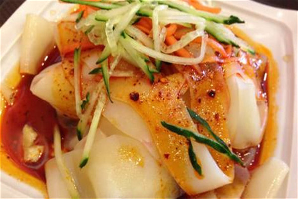 小區(qū)門口開秦門涼皮店掙錢嗎