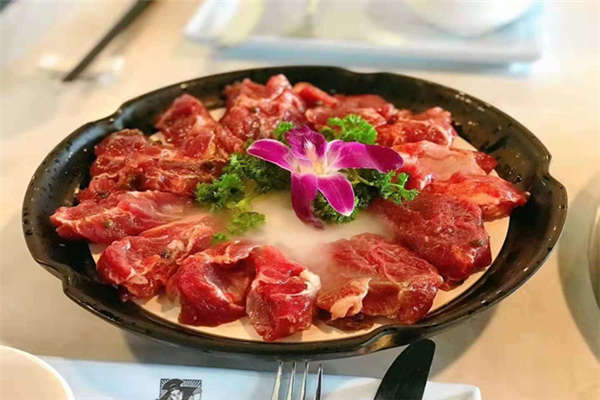 三不牛腩和腩潮鮮區別
