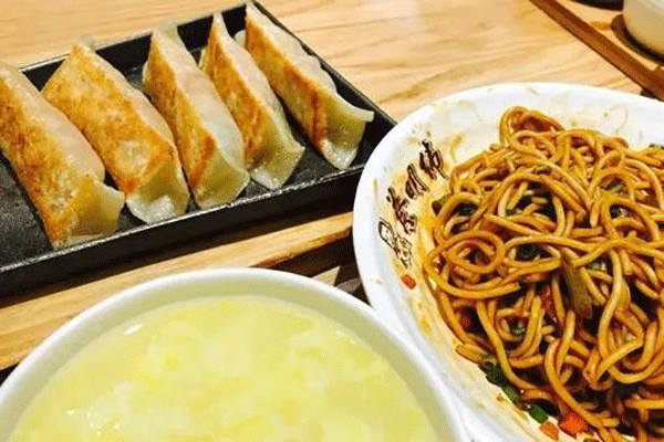 蔡明緯熱干面加盟費用