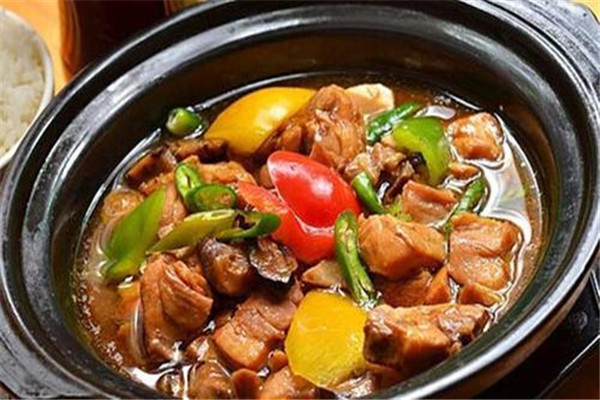 俊吉黃燜雞米飯