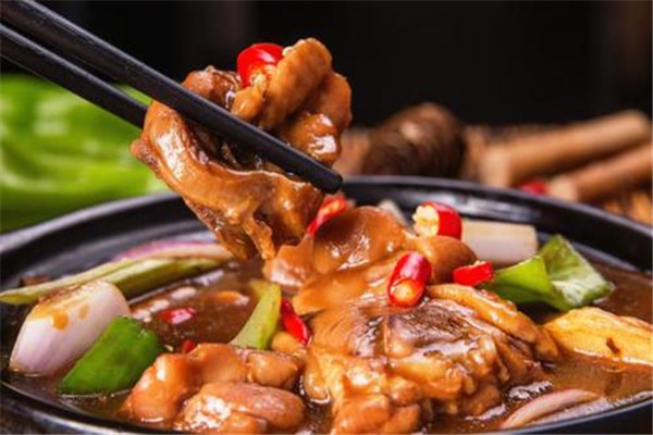 俊吉黃燜雞米飯