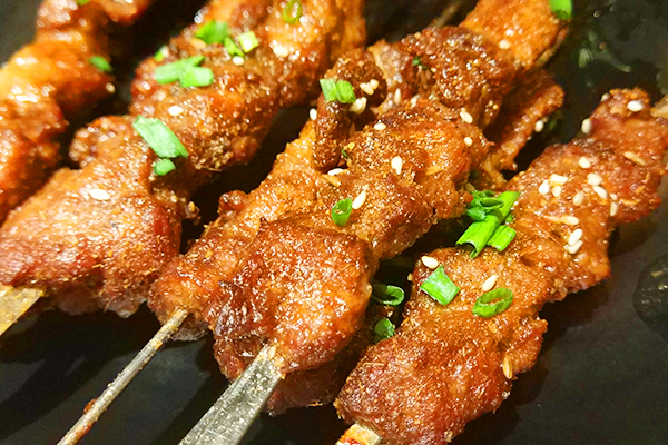 和萌牛腸燒烤和萌酒場
