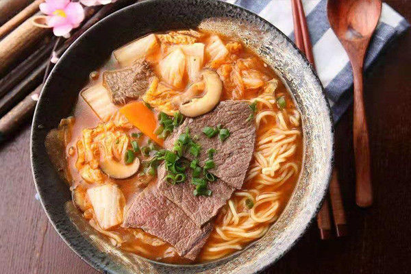 方老大面館老板是誰