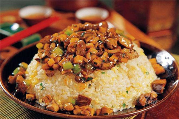 鍋先森鹵肉飯