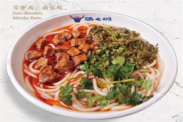 臻大碗牛肉粉