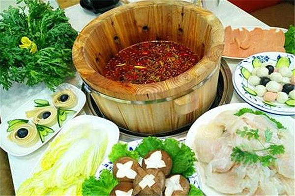 怪百味噴泉火鍋