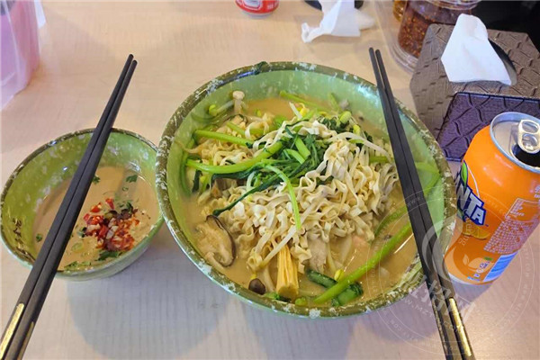孫大力骨湯麻辣燙加盟