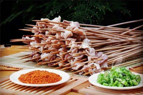 烈焰紅唇串串香怎么加盟