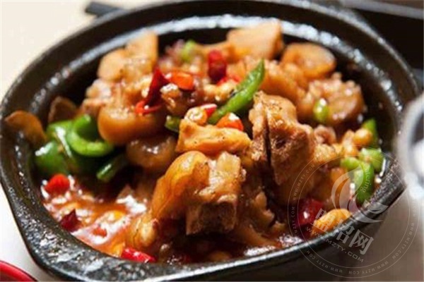 開凌周軒閣黃燜雞米飯根本不掙錢