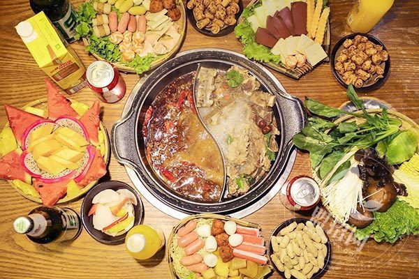 鍋武俠硬啃醬骨火鍋騙局