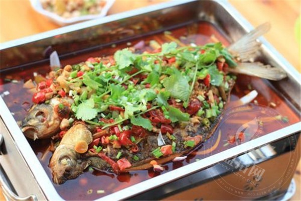 鳴記烤魚加盟費要多少