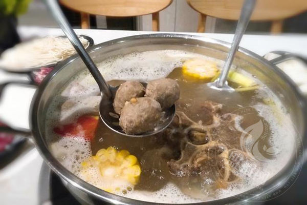 牛骨頭自助火鍋加盟
