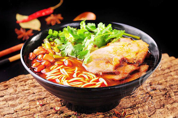 蹺腳牛肉面