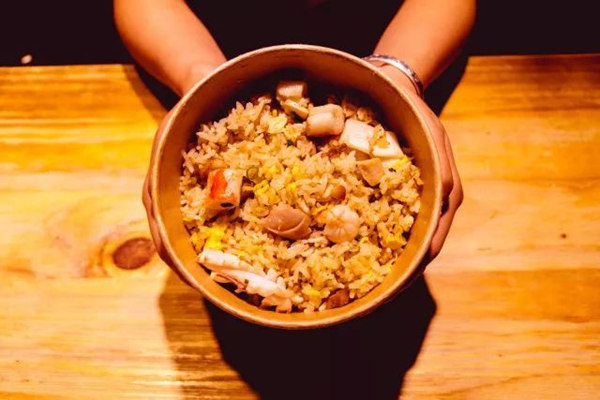 遐遇蟹黃拌飯總部
