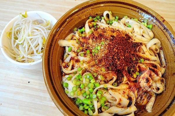 王二怪油潑面